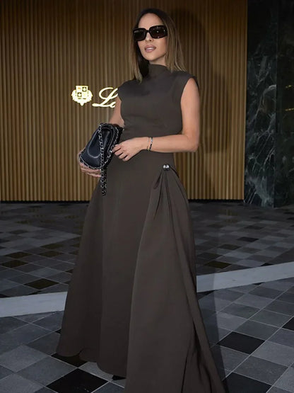 Robyn - Elegant Sleeveless A-Line Dress