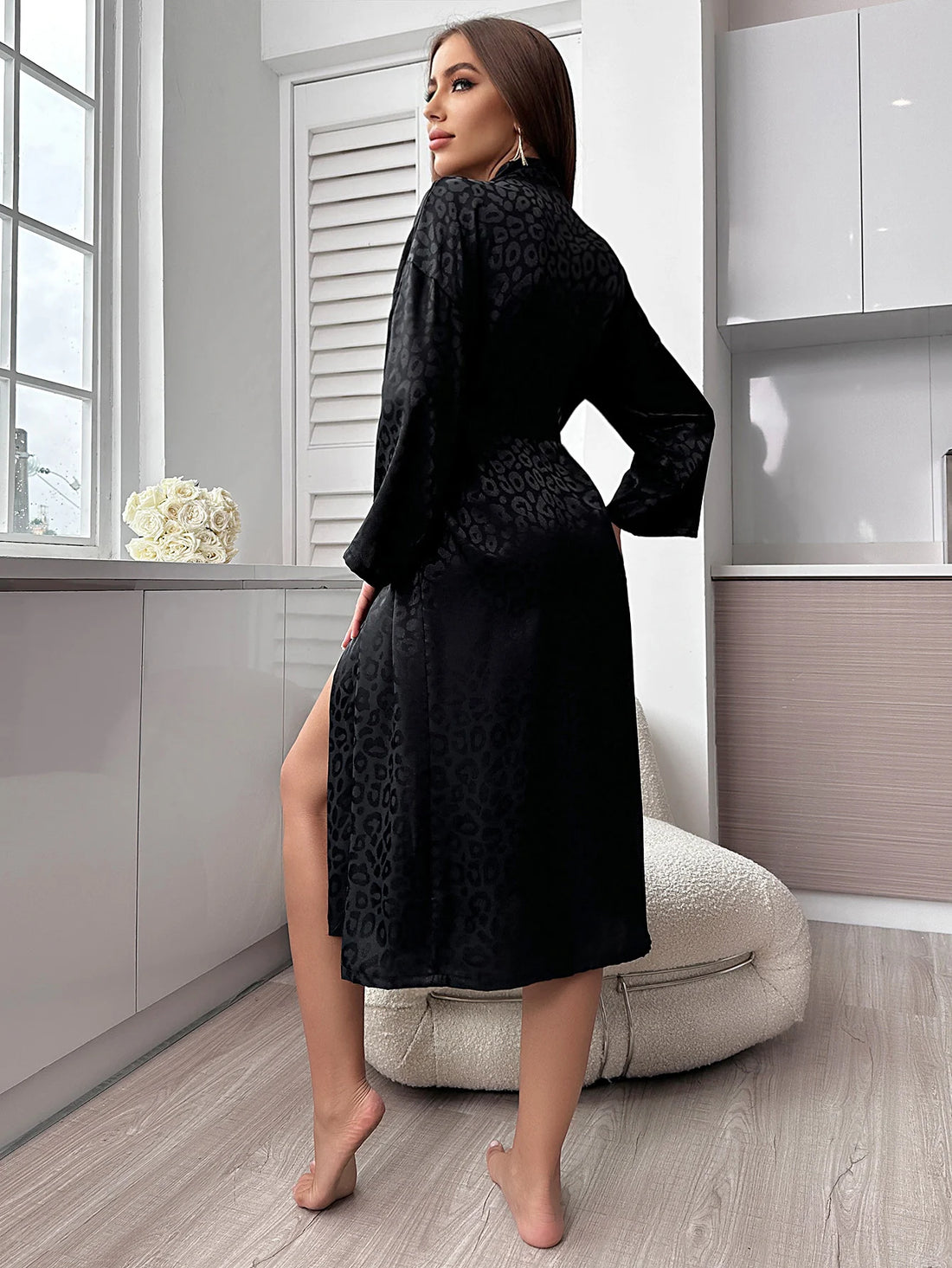 Mercedes - Leopard Print Long Sleeve V-Neck Robe