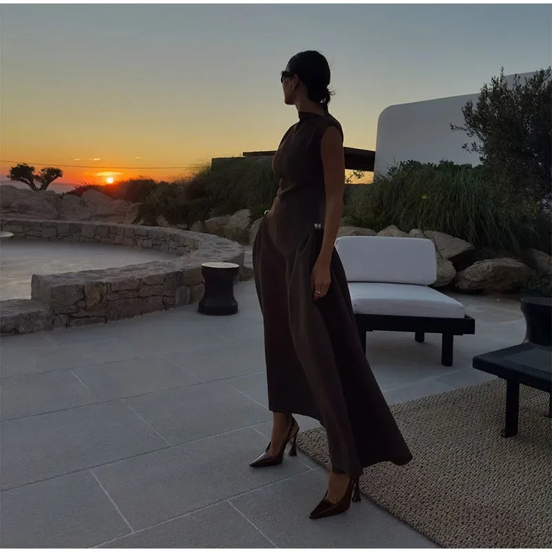 Robyn - Elegant Sleeveless A-Line Dress